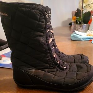 Columbia weatherproof omni grip  snow/ rain boots women's size 9. Black